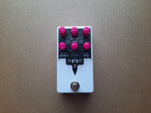 Load image into Gallery viewer, DoomLord Sunn model T Pre-Amp
